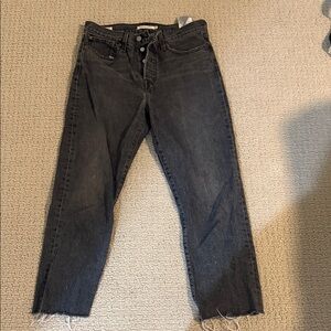 Gray Levi’s boyfriend Jeans